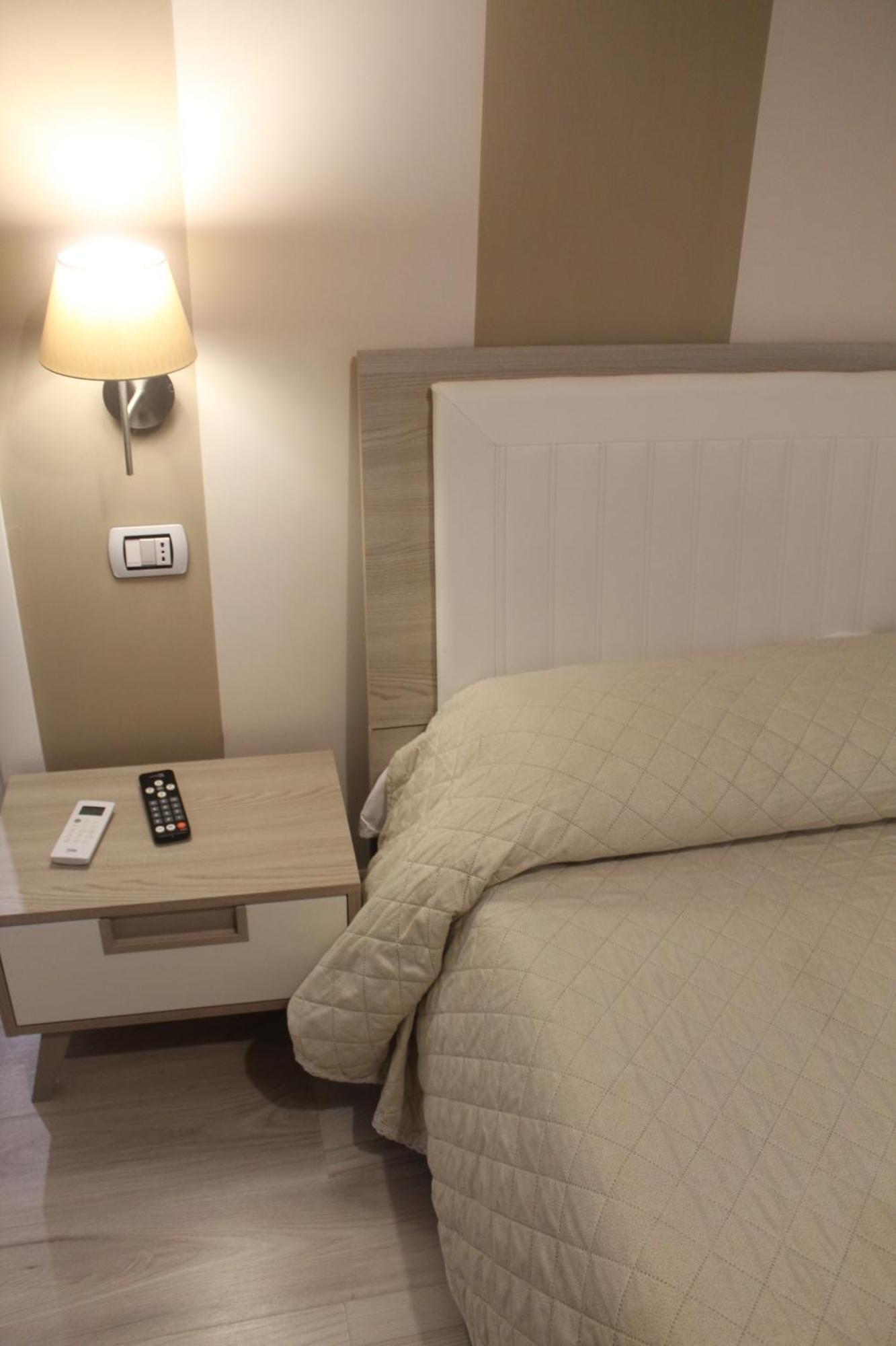 Bed and Breakfast Donna Melina Mileto Екстер'єр фото